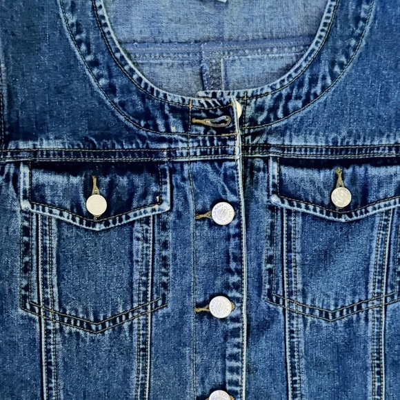 Like New Old Navy Women’s Denim Vest Size Medium - Picture 2 of 4